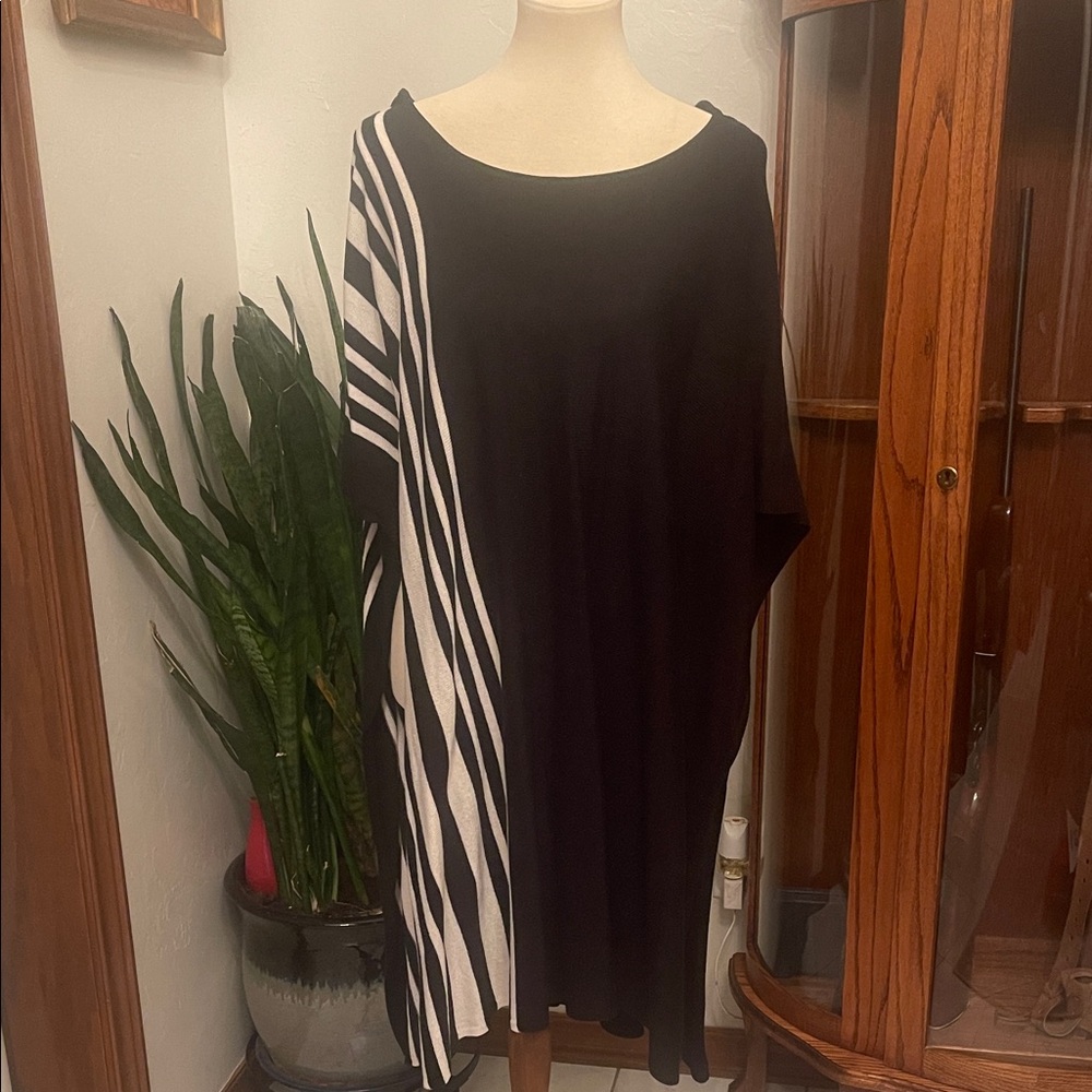 New York & Company Black and White Poncho